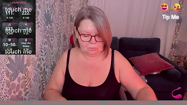 Snapshot of Shannonshine chatting on 10.02.25 Shannonshine online show from 10.02.25