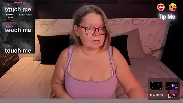 Snapshot of Shannonshine chatting on 10.09.25 Shannonshine online show from 10.09.25