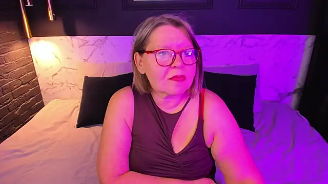 Snapshot of Shannonshine chatting on 10.21.25 Shannonshine online show from 10.21.25