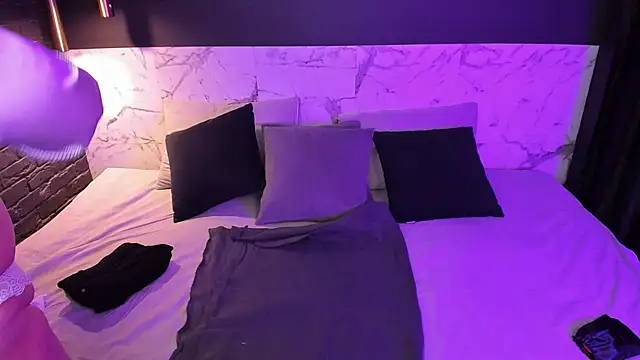 Snapshot of Shannonshine chatting on 11.01.25 Shannonshine online show from 11.01.25