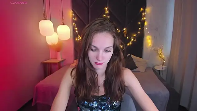 Snapshot of MirandaGlow chatting on 12.27.24 MirandaGlow online show from 12.27.24