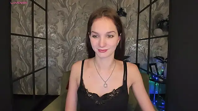 Snapshot of MirandaGlow chatting on 01.09.25 MirandaGlow online show from 01.09.25