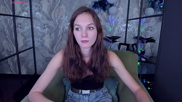 Snapshot of MirandaGlow chatting on 01.10.25 MirandaGlow online show from 01.10.25