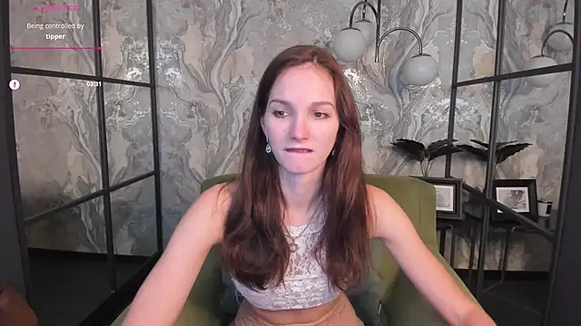 Snapshot of MirandaGlow chatting on 02.06.25 MirandaGlow online show from 02.06.25