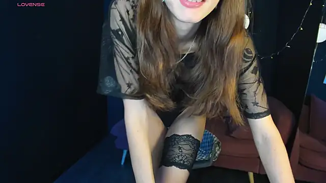 Snapshot of MirandaGlow chatting on 02.12.25 MirandaGlow online show from 02.12.25