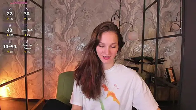 Snapshot of MirandaGlow chatting on 03.18.25 MirandaGlow online show from 03.18.25