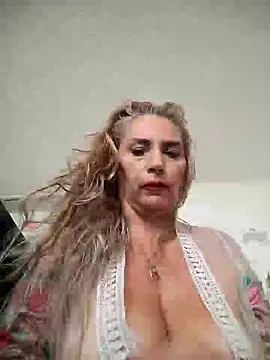 Snapshot of Lossexycacha chatting on 02.14.25 Lossexycacha online show from 02.14.25