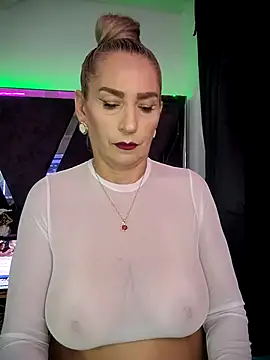 Snapshot of Lossexycacha chatting on 02.15.25 Lossexycacha online show from 02.15.25