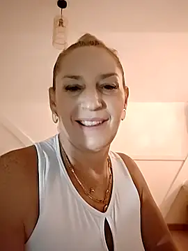 Snapshot of Lossexycacha chatting on 03.20.25 Lossexycacha online show from 03.20.25