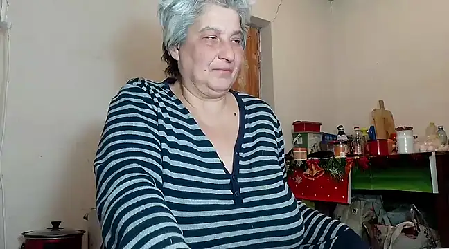 Snapshot of ExquisiteMature chatting on 01.25.25 ExquisiteMature online show from 01.25.25