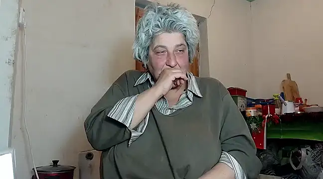 Snapshot of ExquisiteMature chatting on 02.10.25 ExquisiteMature online show from 02.10.25