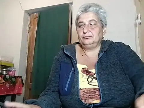 Snapshot of ExquisiteMature chatting on 09.29.25 ExquisiteMature online show from 09.29.25