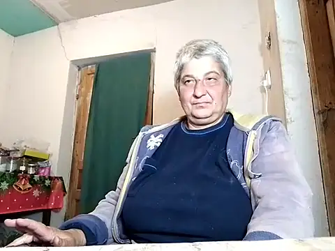 Snapshot of ExquisiteMature chatting on 10.04.25 ExquisiteMature online show from 10.04.25