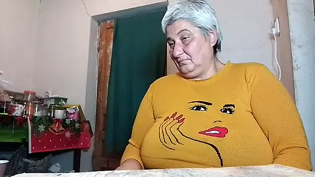 Snapshot of ExquisiteMature chatting on 10.17.25 ExquisiteMature online show from 10.17.25