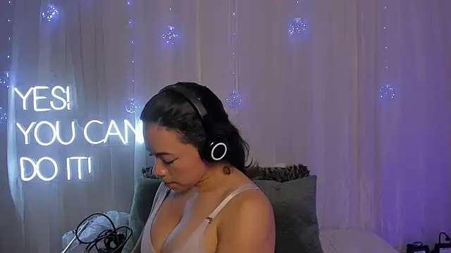 Snapshot of carolgaita chatting on 02.02.25 carolgaita online show from 02.02.25