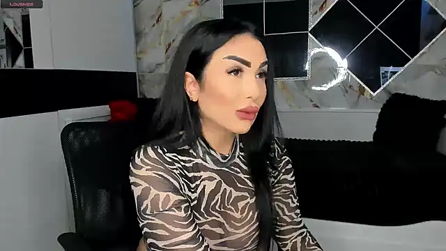 Snapshot of mistress_meryem chatting on 02.25.25 mistress meryem online show from 02.25.25