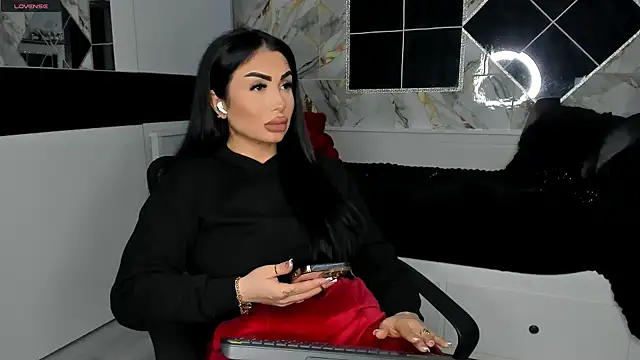 Snapshot of mistress_meryem chatting on 03.16.25 mistress meryem online show from 03.16.25