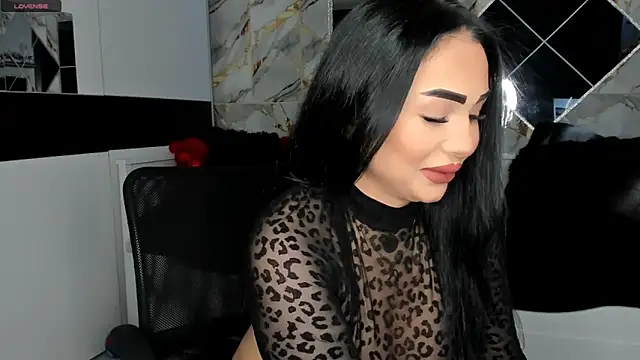 Snapshot of mistress_meryem chatting on 03.17.25 mistress meryem online show from 03.17.25