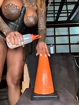 Snapshot of DarkDea chatting on 02.10.25 DarkDea online show from 02.10.25