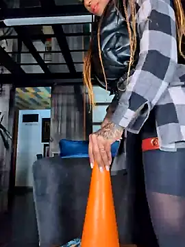 Snapshot of DarkDea chatting on 02.12.25 DarkDea online show from 02.12.25