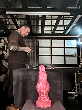 Snapshot of DarkDea chatting on 02.15.25 DarkDea online show from 02.15.25