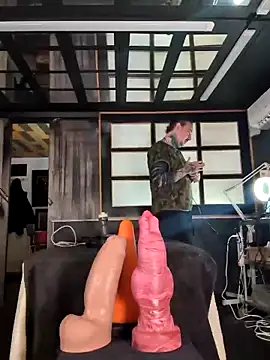 Snapshot of DarkDea chatting on 02.21.25 DarkDea online show from 02.21.25