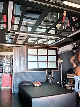 Snapshot of DarkDea chatting on 09.13.25 DarkDea online show from 09.13.25