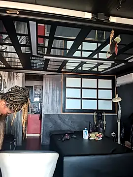 Snapshot of DarkDea chatting on 09.28.25 DarkDea online show from 09.28.25