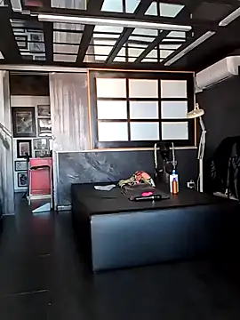 Snapshot of DarkDea chatting on 10.24.25 DarkDea online show from 10.24.25