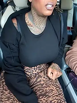 Snapshot of DarkDea chatting on 11.01.25 DarkDea online show from 11.01.25