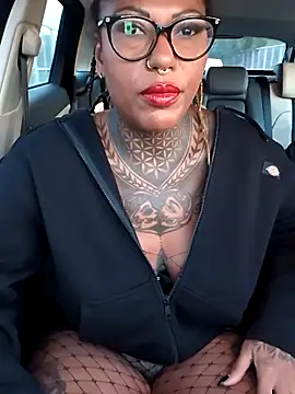 Snapshot of DarkDea chatting on 11.05.25 DarkDea online show from 11.05.25