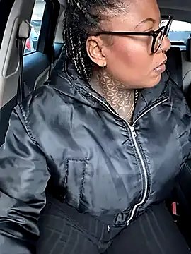 Snapshot of DarkDea chatting on 11.08.25 DarkDea online show from 11.08.25