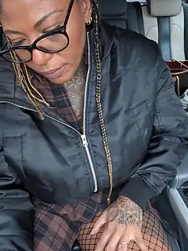 Snapshot of DarkDea chatting on 11.11.25 DarkDea online show from 11.11.25