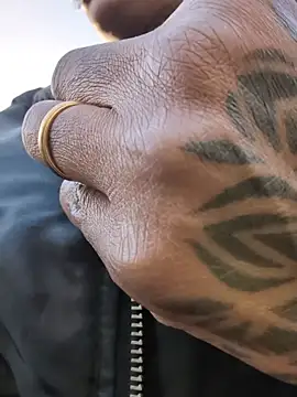 Snapshot of DarkDea chatting on 11.16.25 DarkDea online show from 11.16.25