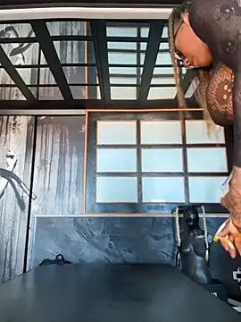 Snapshot of DarkDea chatting on 11.23.25 DarkDea online show from 11.23.25