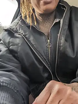 Snapshot of DarkDea chatting on 11.26.25 DarkDea online show from 11.26.25