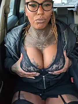 Snapshot of DarkDea chatting on 12.01.25 DarkDea online show from 12.01.25