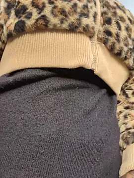 Snapshot of DarkDea chatting on 12.04.25 DarkDea online show from 12.04.25