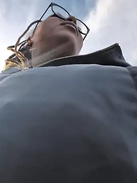 Snapshot of DarkDea chatting on 12.05.25 DarkDea online show from 12.05.25