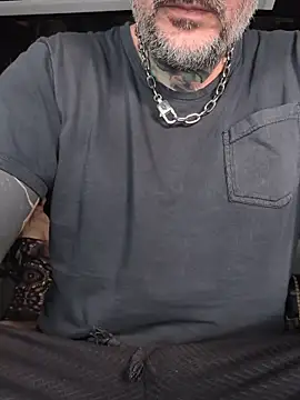 Snapshot of DarkDea chatting on 12.15.25 DarkDea online show from 12.15.25