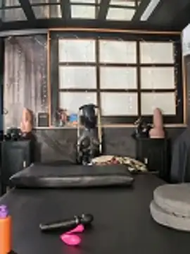 Snapshot of DarkDea chatting on 05.25.26 DarkDea online show from 05.25.26