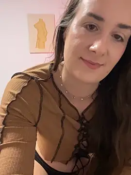 Snapshot of EllaMae chatting on 01.03.25 EllaMae online show from 01.03.25