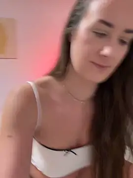 Snapshot of EllaMae chatting on 01.12.25 EllaMae online show from 01.12.25