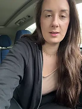 Snapshot of EllaMae chatting on 02.04.25 EllaMae online show from 02.04.25