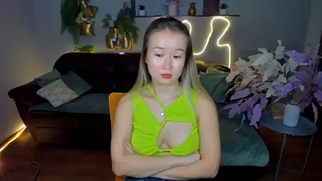 PollyOcean online show from 12.04.25