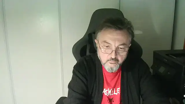 Snapshot of steb06 chatting on 12.03.25 steb06 online show from 12.03.25