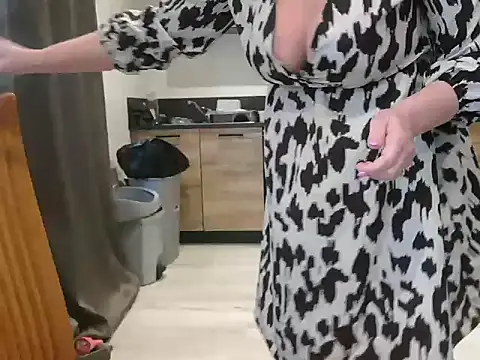 Snapshot of lilie69 chatting on 02.22.25 lilie69 online show from 02.22.25