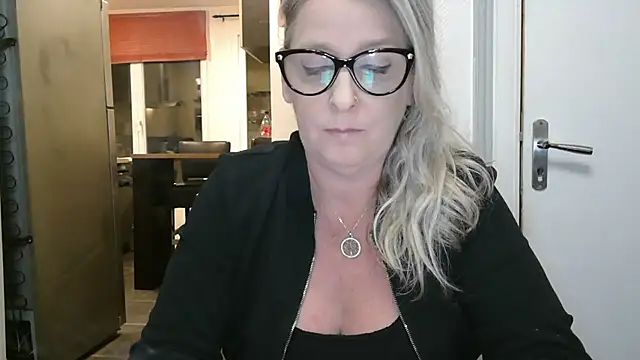 Snapshot of lilie69 chatting on 01.05.26 lilie69 online show from 01.05.26