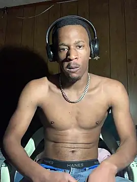 Snapshot of Tristris100 chatting on 12.13.24 Tristris100 online show from 12.13.24