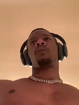 Snapshot of Tristris100 chatting on 02.08.25 Tristris100 online show from 02.08.25